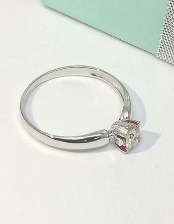 Золотое кольцо, вставка бриллиант