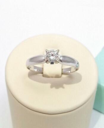 Золотое кольцо, вставка бриллиант