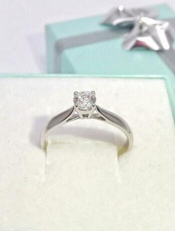 Золотое кольцо, вставка бриллиант