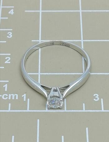 Золотое кольцо, вставка бриллиант