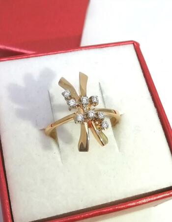 Золотое кольцо, вставка бриллиант