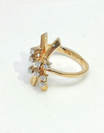 Золотое кольцо, вставка бриллиант