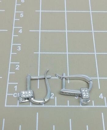 Золотые серьги, вставка бриллиант