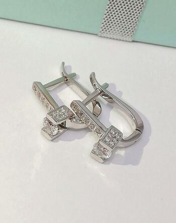 Золотые серьги, вставка бриллиант