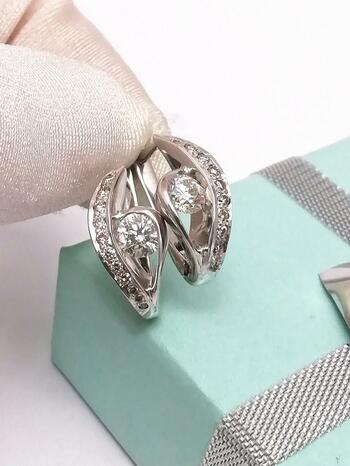 Золотые серьги, вставка бриллиант