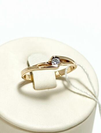 Золотое кольцо, вставка бриллиант