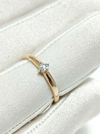 Золотое кольцо помолвочное, вставка бриллиант