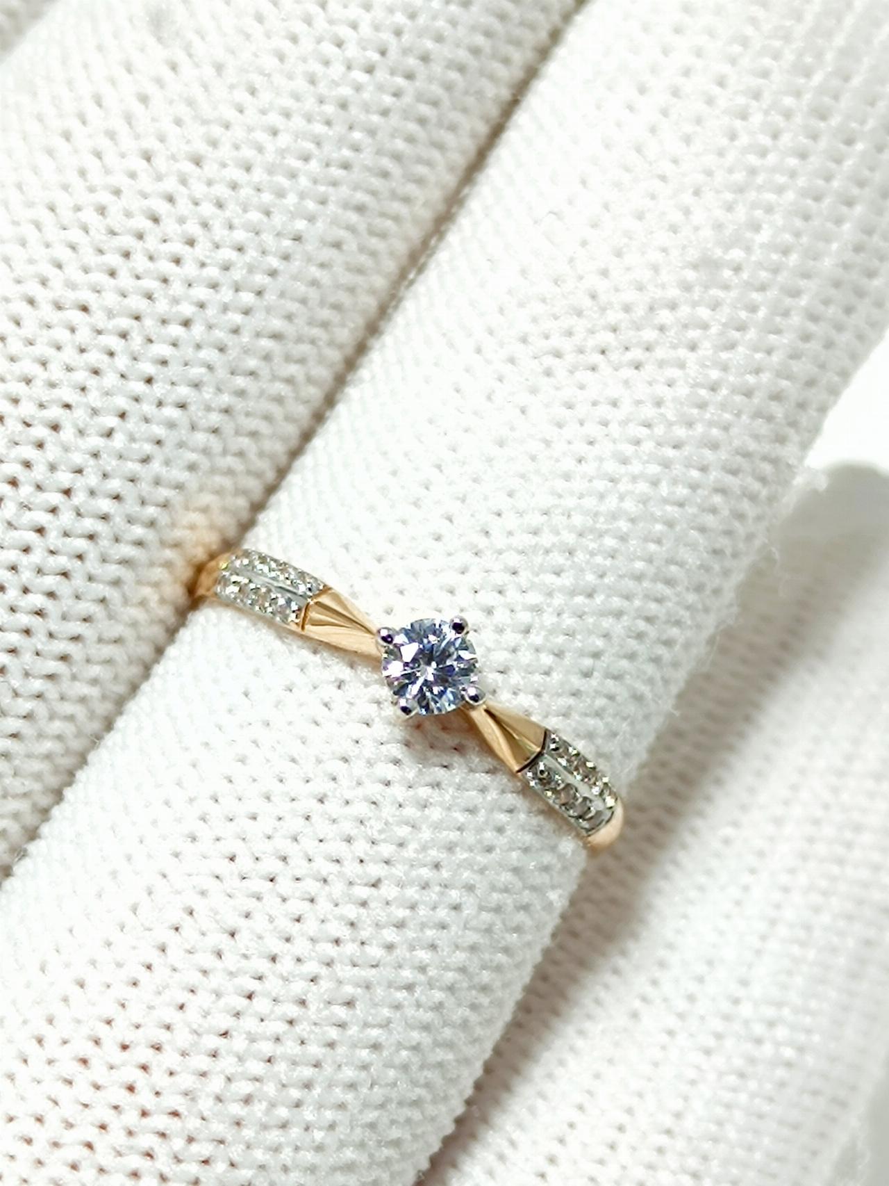 Золотое кольцо женское, вставка фианит