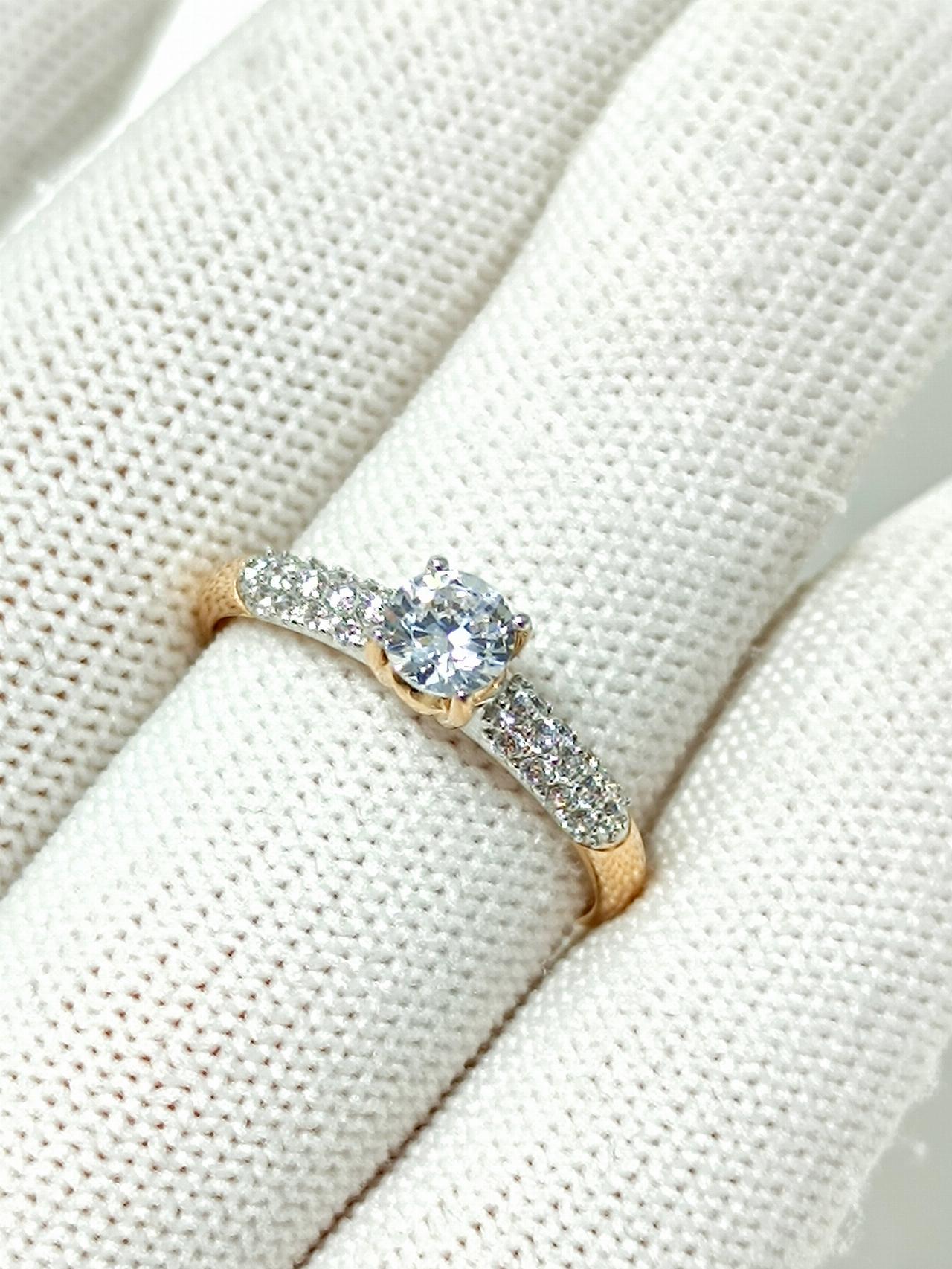 Золотое кольцо женское, вставка фианит