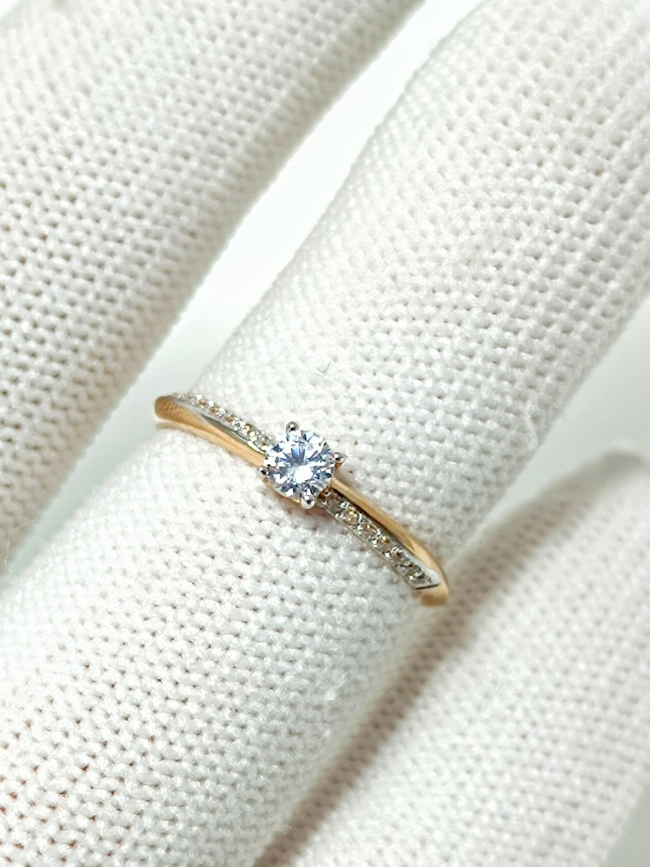 Золотое кольцо женское, вставка фианит