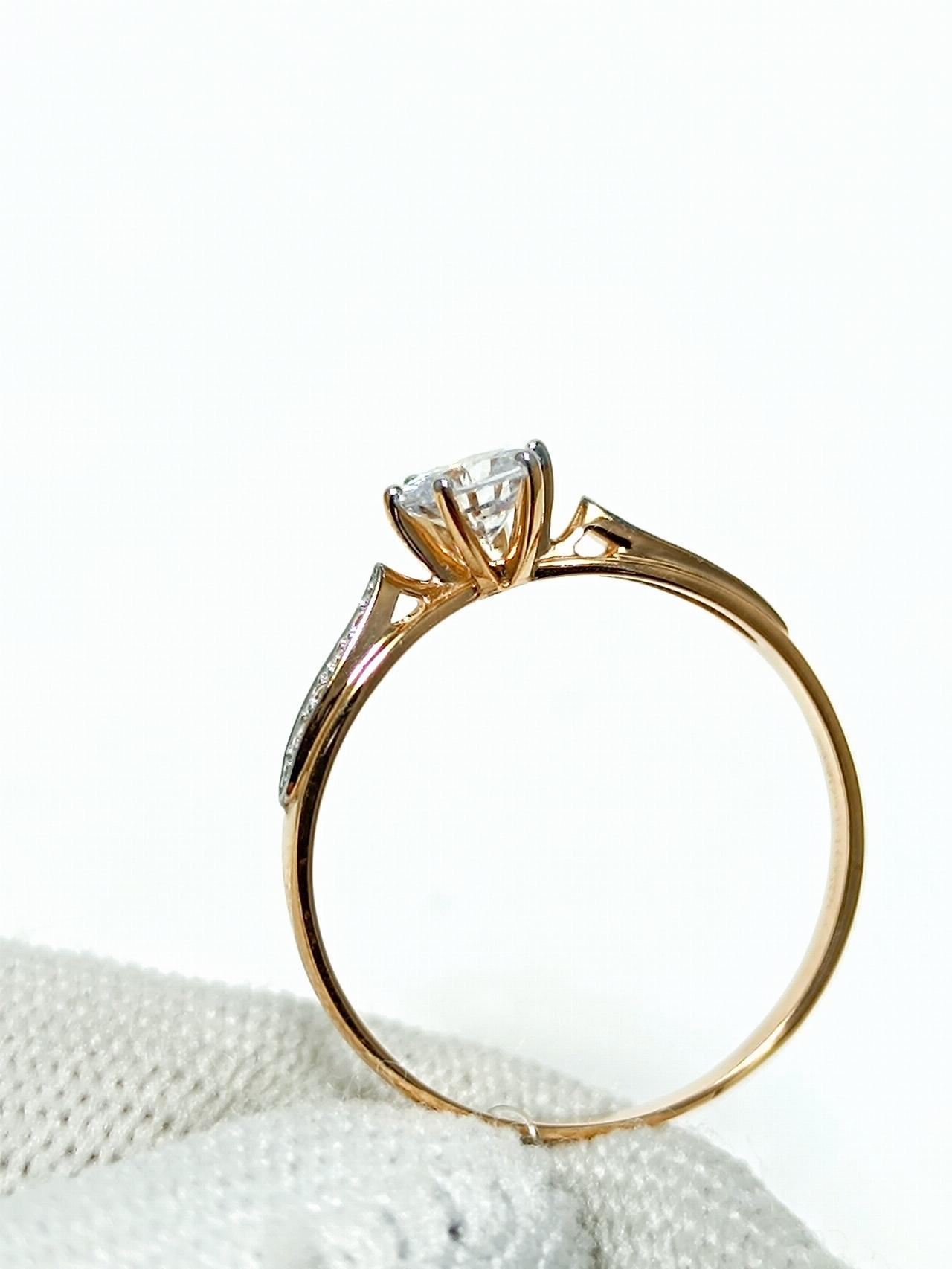 Золотое кольцо женское, вставка фианит