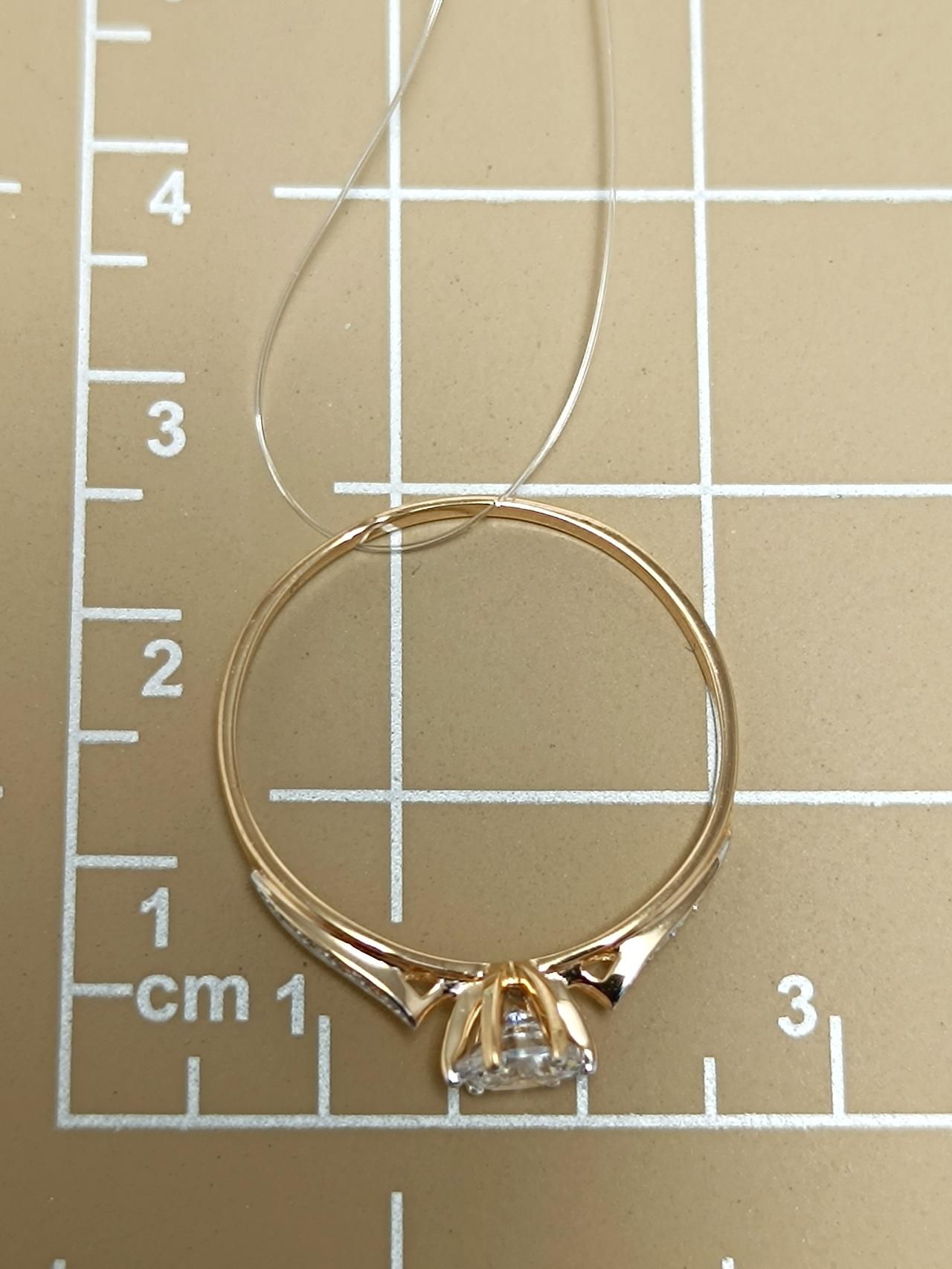 Золотое кольцо женское, вставка фианит