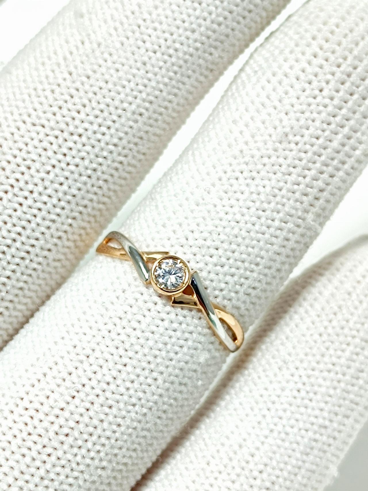 Золотое кольцо женское, вставка фианит