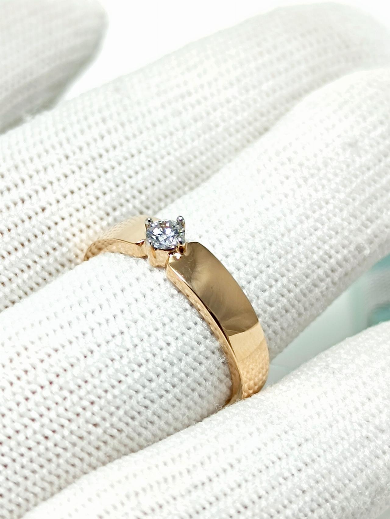 Золотое кольцо женское, вставка фианит