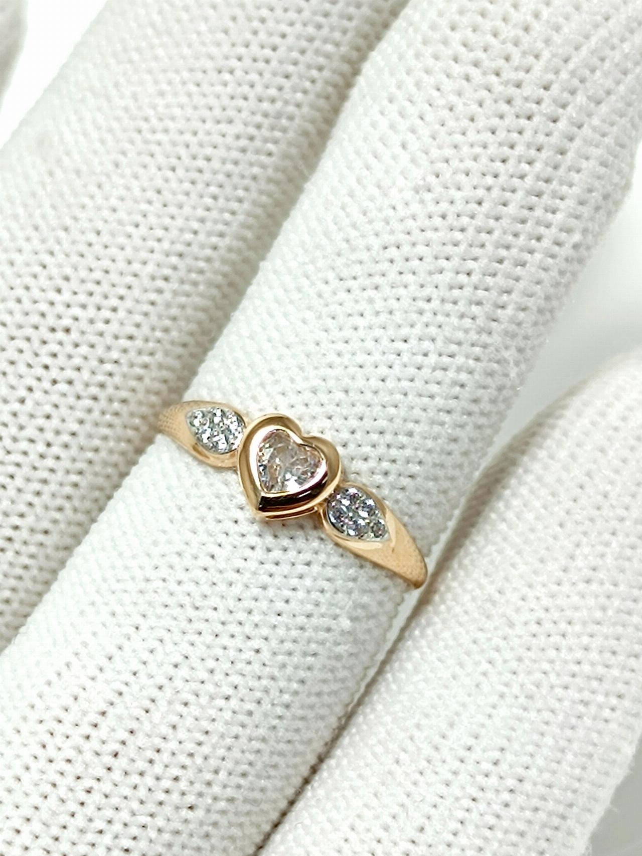 Золотое кольцо женское, вставка фианит