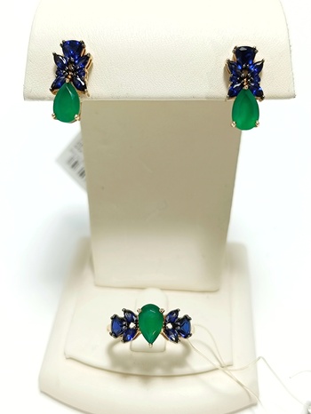 КОМПЛЕКТ: ЗОЛОТЫЕ СЕРЬГИ И КОЛЬЦО С АГАТОМ И САПФИРОМ 5,09 ГРАММ