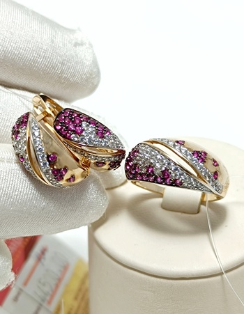 КОМПЛЕКТ: ЗОЛОТЫЕ СЕРЬГИ И КОЛЬЦО С ФИАНИТАМИ 7,8 ГРАММ