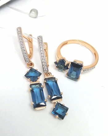 КОМПЛЕКТ: ЗОЛОТЫЕ СЕРЬГИ И КОЛЬЦО 6,68 ГРАММ