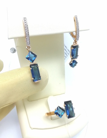 КОМПЛЕКТ: ЗОЛОТЫЕ СЕРЬГИ И КОЛЬЦО 6,68 ГРАММ