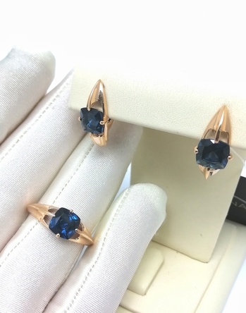 ЗОЛОТОЙ КОМПЛЕКТ: СЕРЬГИ И КОЛЬЦО С ЛОНДОН ТОПАЗОМ  5,03 грамм