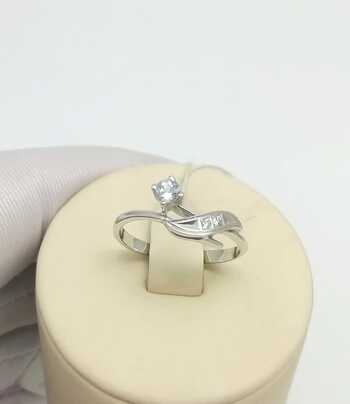 Золотое кольцо, вставка бриллиант