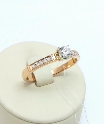 Золотое кольцо женское, вставка бриллиант