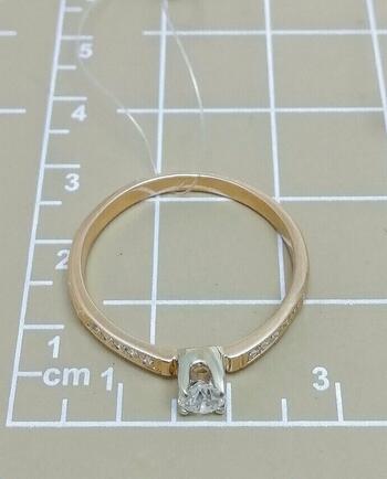Золотое кольцо женское, вставка бриллиант