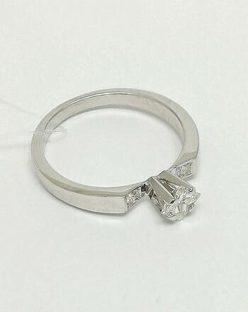 Золотое кольцо, вставка бриллиант