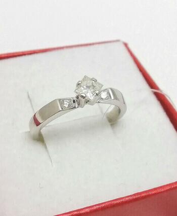 Золотое кольцо, вставка бриллиант