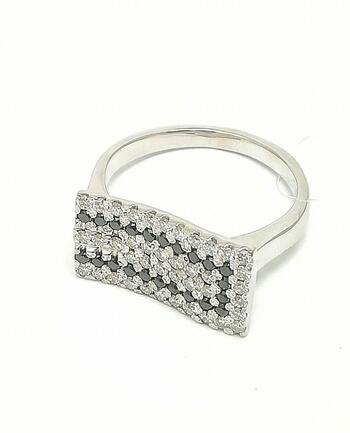 Золотое кольцо крупное, вставка бриллиант