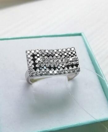 Золотое кольцо крупное, вставка бриллиант