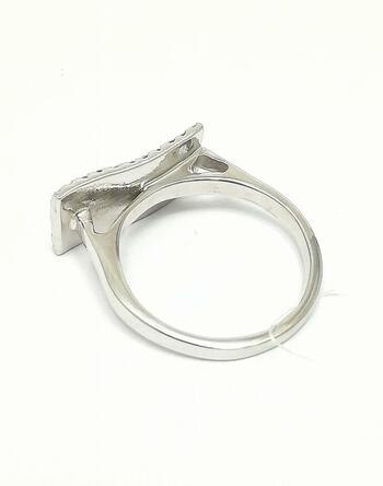 Золотое кольцо крупное, вставка бриллиант