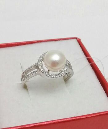 Золотое кольцо, вставка бриллиант