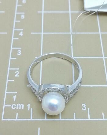 Золотое кольцо, вставка бриллиант