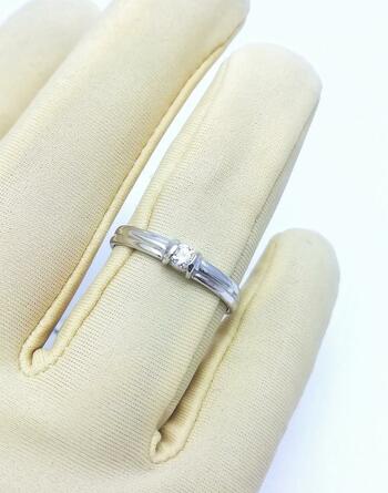 Золотое кольцо женское, вставка бриллиант