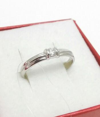 Золотое кольцо женское, вставка бриллиант