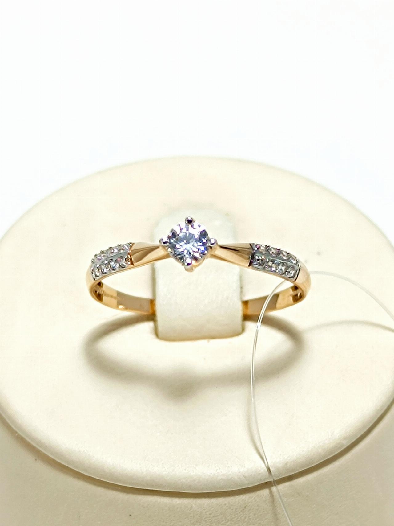 Золотое кольцо женское, вставка фианит