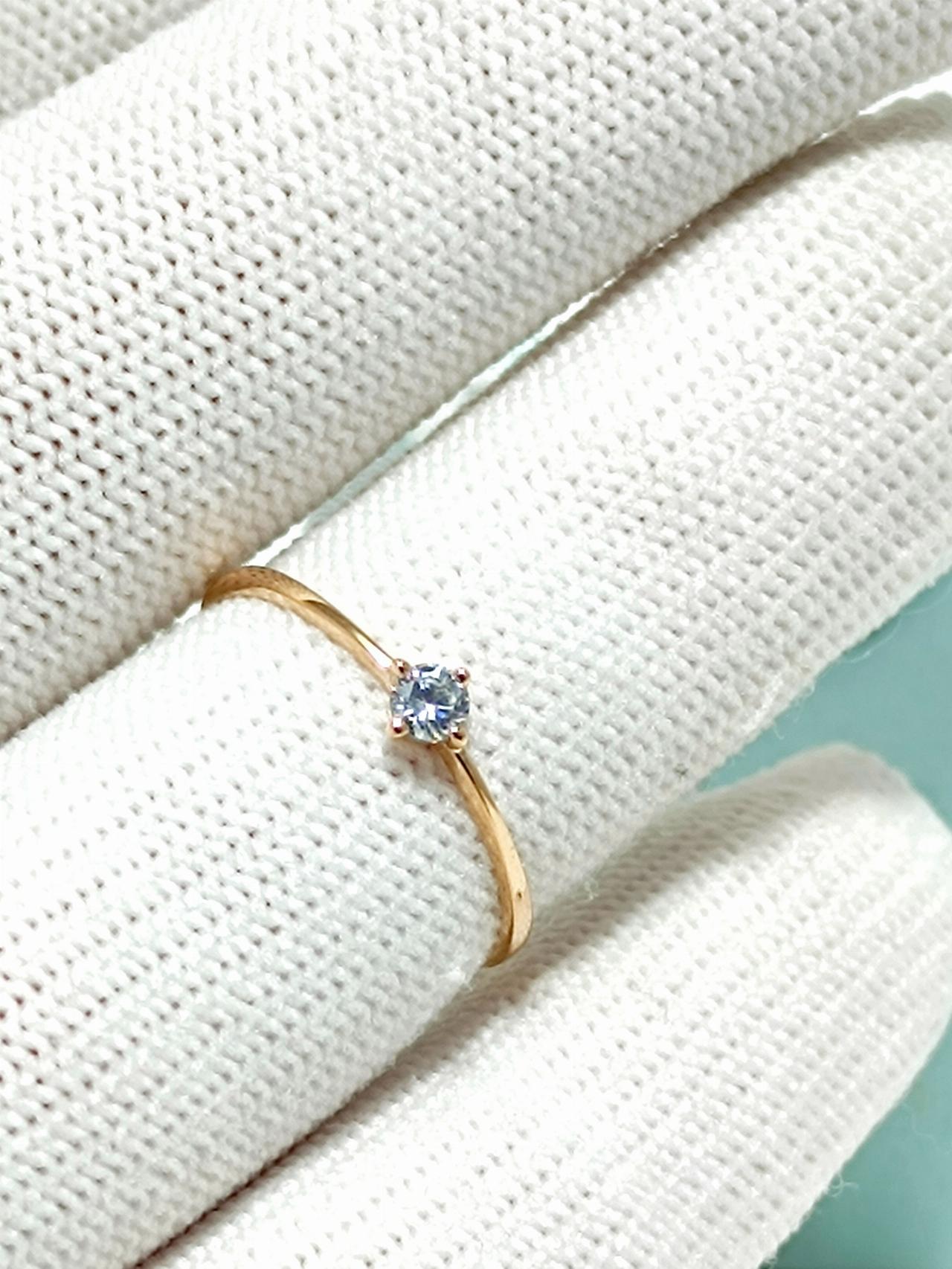 Золотое кольцо женское, вставка фианит