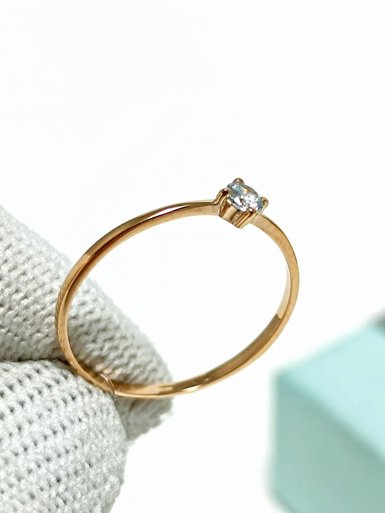 Золотое кольцо женское, вставка фианит