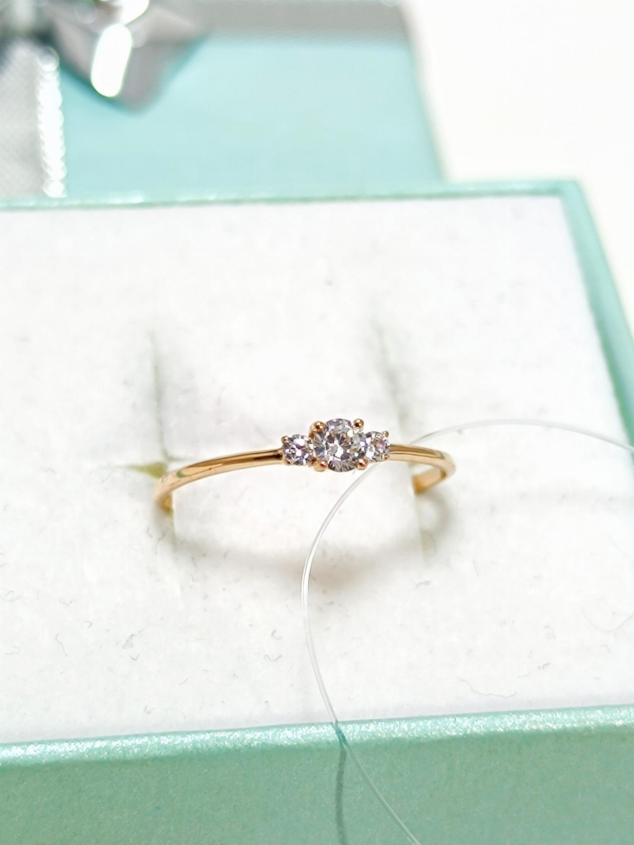 Золотое кольцо женское, вставка фианит