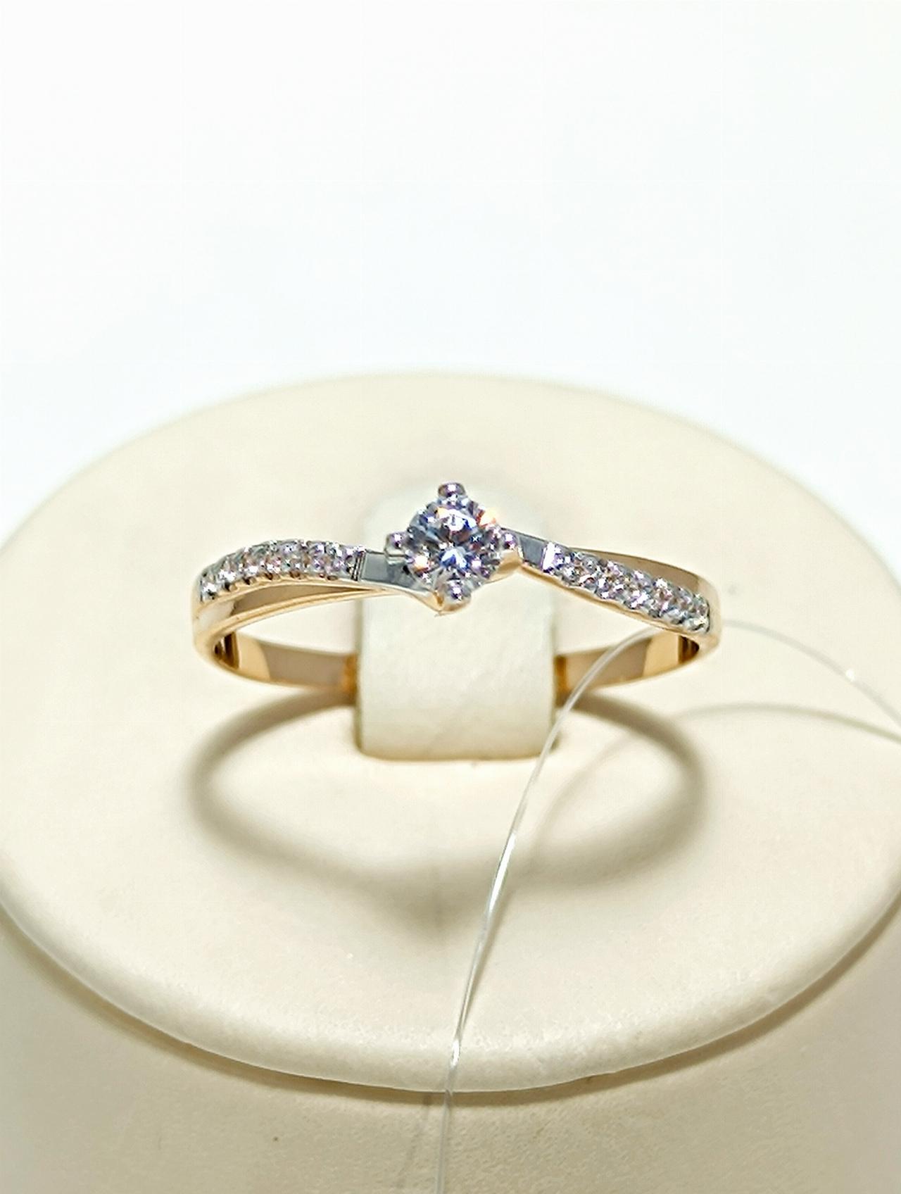 Золотое кольцо женское, вставка фианит