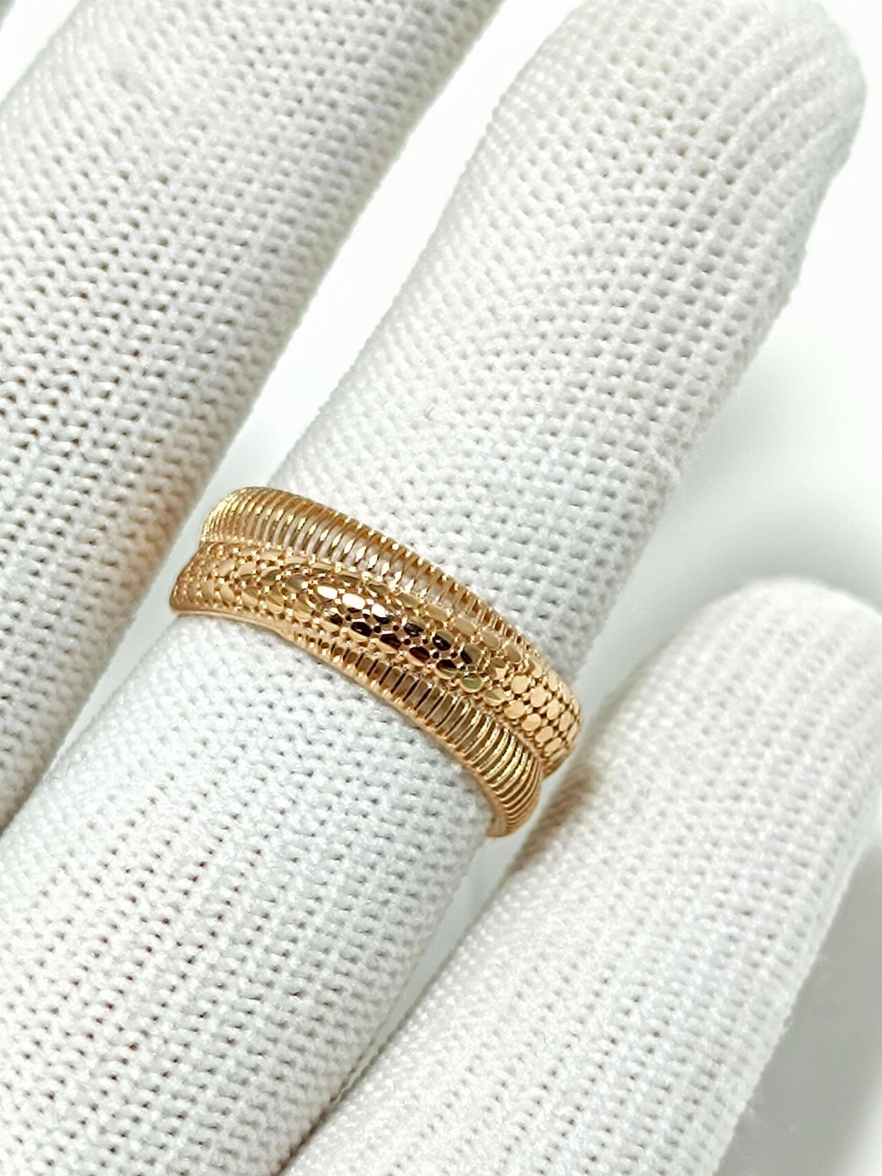 Золотое кольцо женское