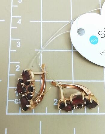 Золотые серьги, вставка гранат