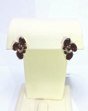 Золотые серьги, вставка гранат