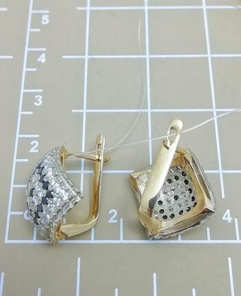 Золотые серьги, вставка бриллиант