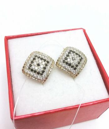 Золотые серьги, вставка бриллиант