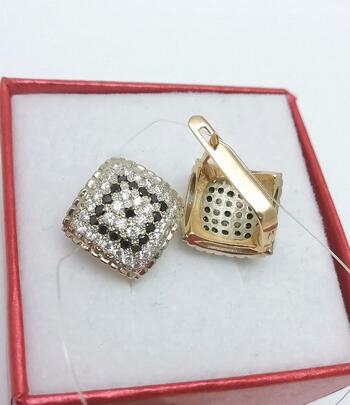 Золотые серьги, вставка бриллиант