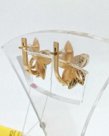 Золотые серьги, вставка бриллиант