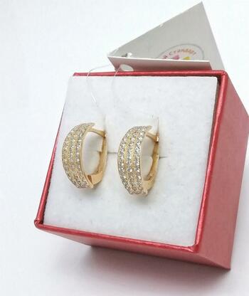 Золотые серьги дорожки, вставка бриллиант