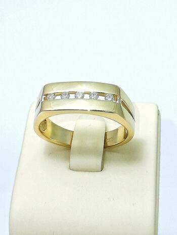 Золотое кольцо, вставка бриллиант